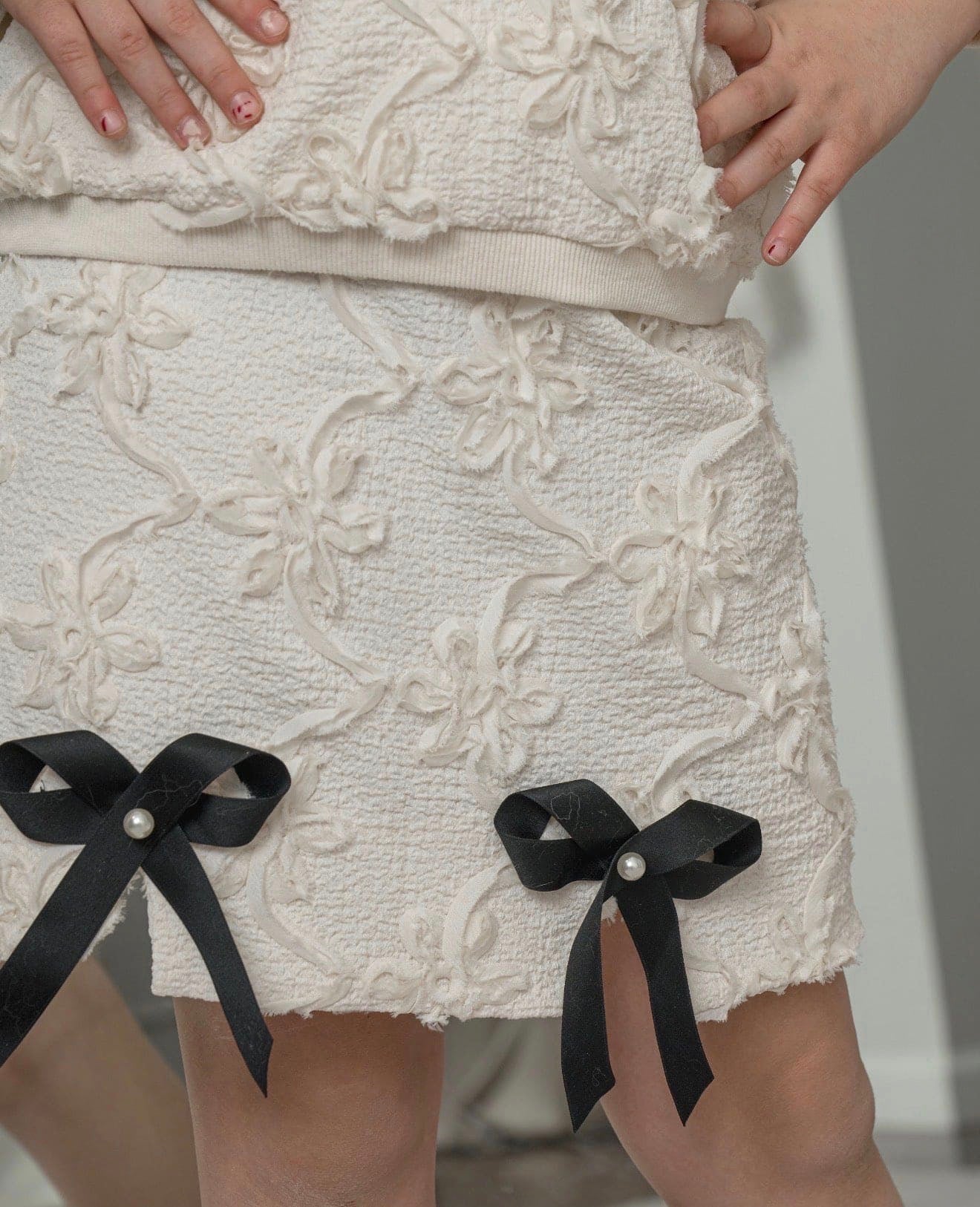 Ivory set with black bow (delivery 4 days)